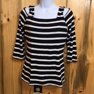 💐2/$20 Alluring INC cold shoulder top.